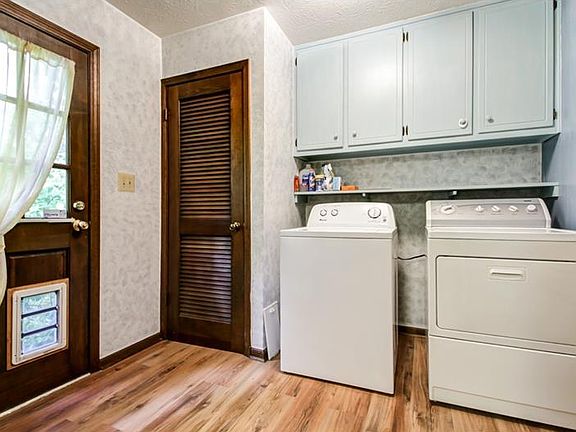 4th image of 4024 Brown Rd