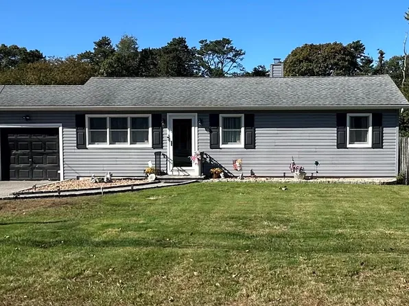 1009 Joselson Avenue, Bay Shore, NY 11706