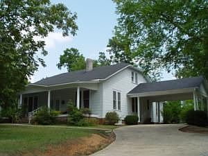 1st image of 411 Louisville St