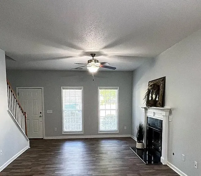 313 Castleburg Ln — Photo 7