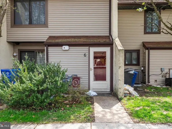 6 W Azalea Ln, Mount Laurel, NJ 08054