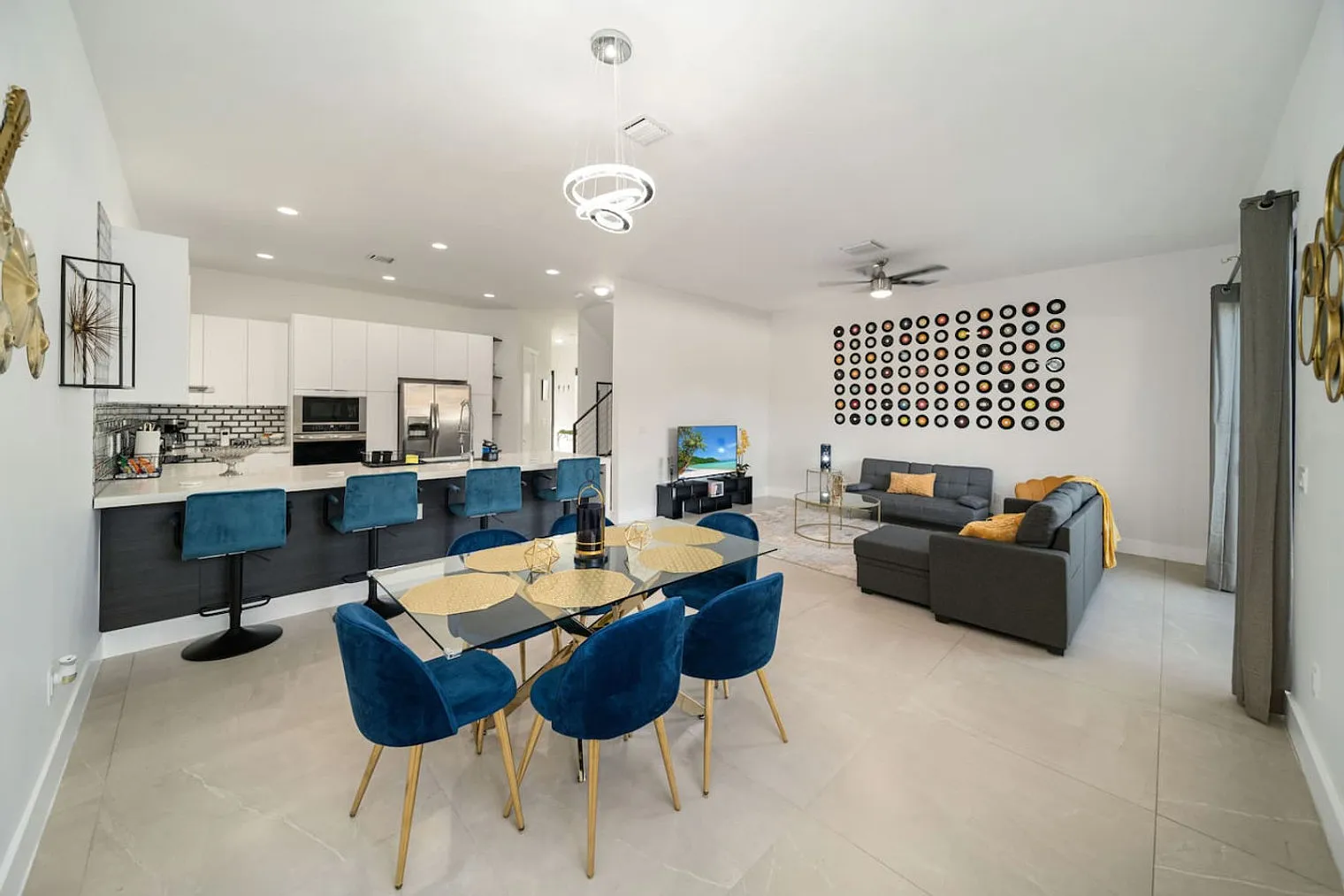 4 bed, 2.0 bath, 2690 sqft, $5,760 — Photo 2