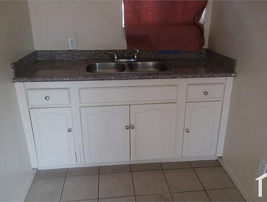 4th image of 5150 1/2 Arlington Ave