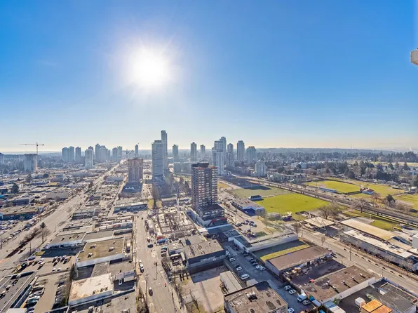 10750 135a St #2805, Surrey, BC V3T 4C9