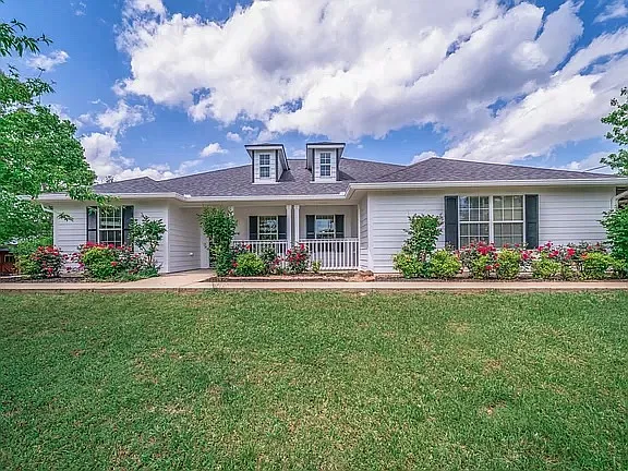 2325 Sandy Ln