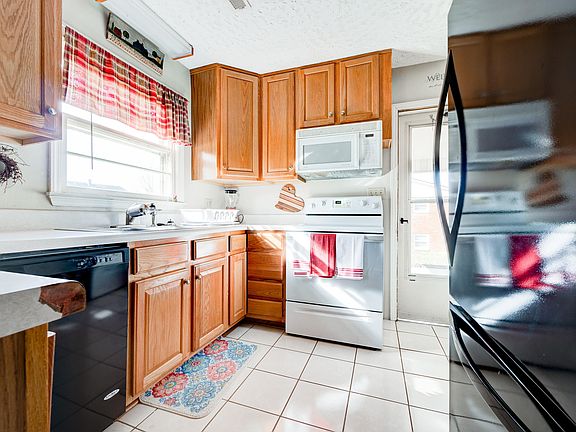5th image of 447 Petty Ave
