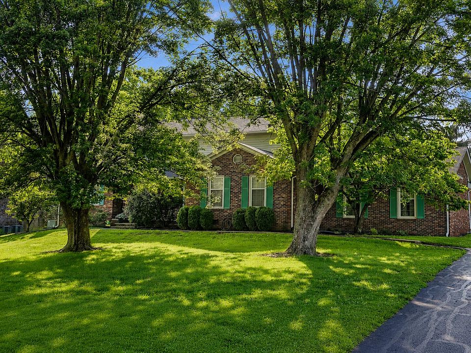 1st image of 111 Lone Oak Dr
