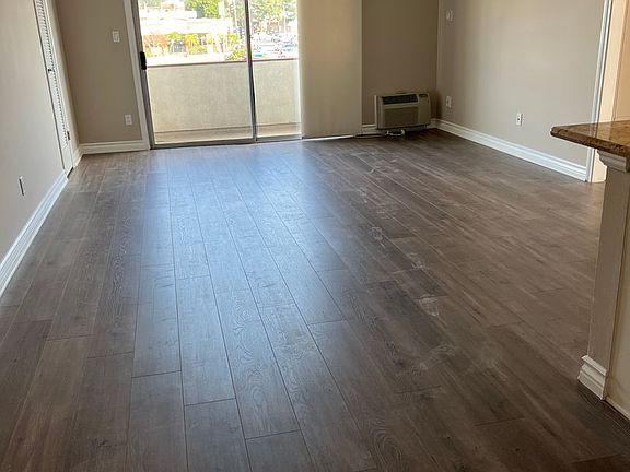 3rd image of 18521 Prairie St #202