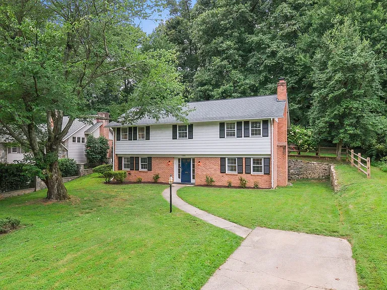 11506 Stonewood Ln — Photo 2