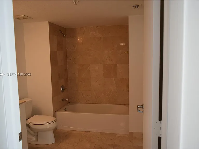 1800 N Bayshore Dr #2310 — Photo 29