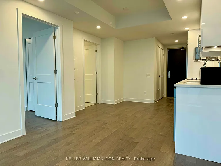 180 George St #2109 — Photo 3