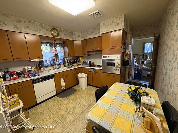 5th image of 608 School St