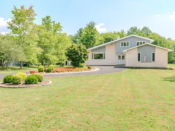 10721 Tibbetts Rd, Kirtland, OH 44094