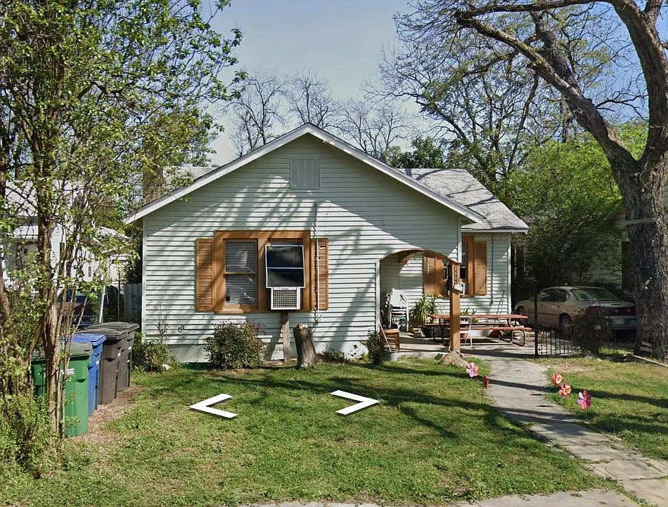 1111 Gibbs St