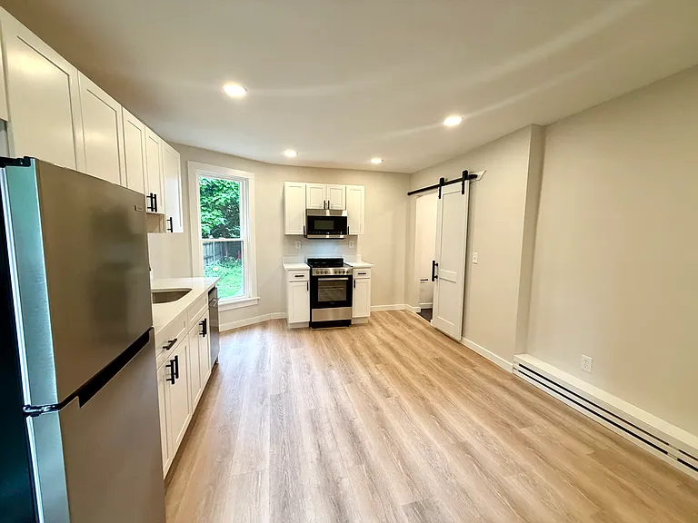 117-119 Meigs St #8 — Photo 2