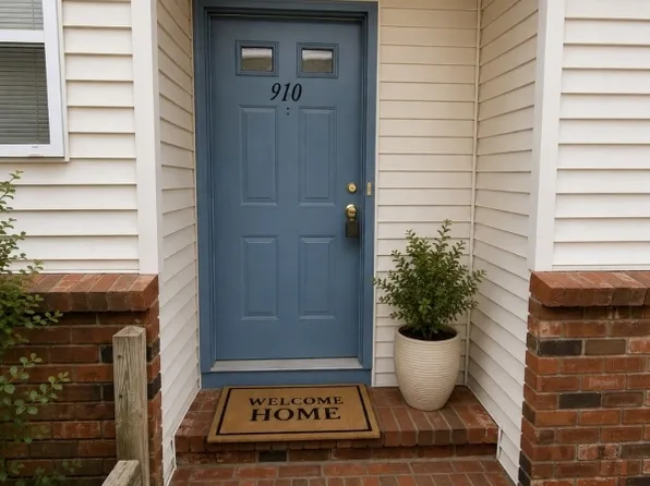 910 Reed Ct, Flemington, NJ 08822