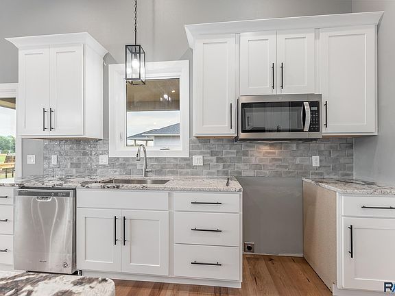 5th image of 810 Johnson Creek Court Ct