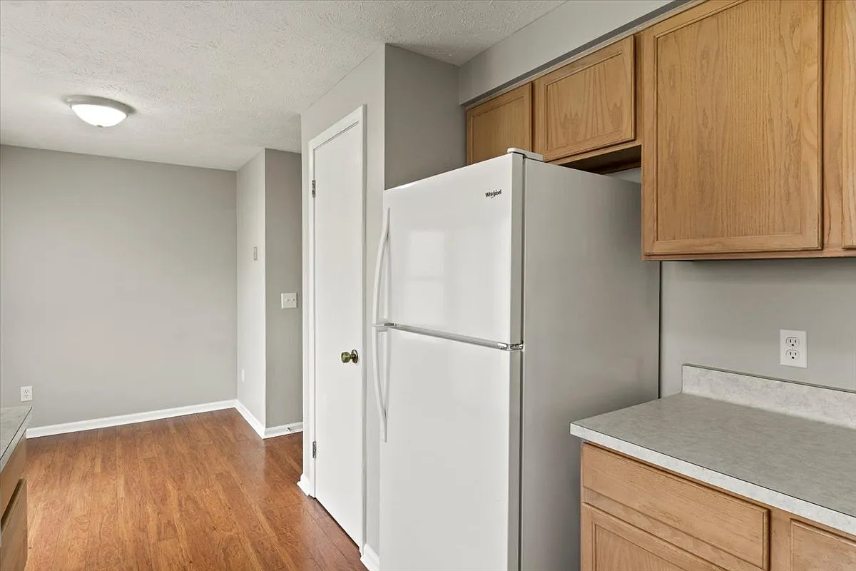 3 bed, 1.5 bath, 1360 sqft, $2,495 — Photo 3