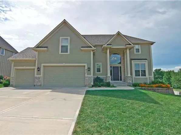 852 NW High Point Dr, Lees Summit, MO 64081