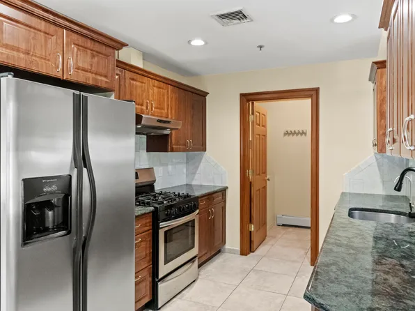 72 Cedar Swamp Rd #3, Glen Cove, NY 11542