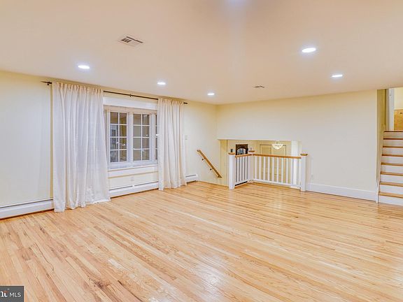 4th image of 220 N Elm Ave