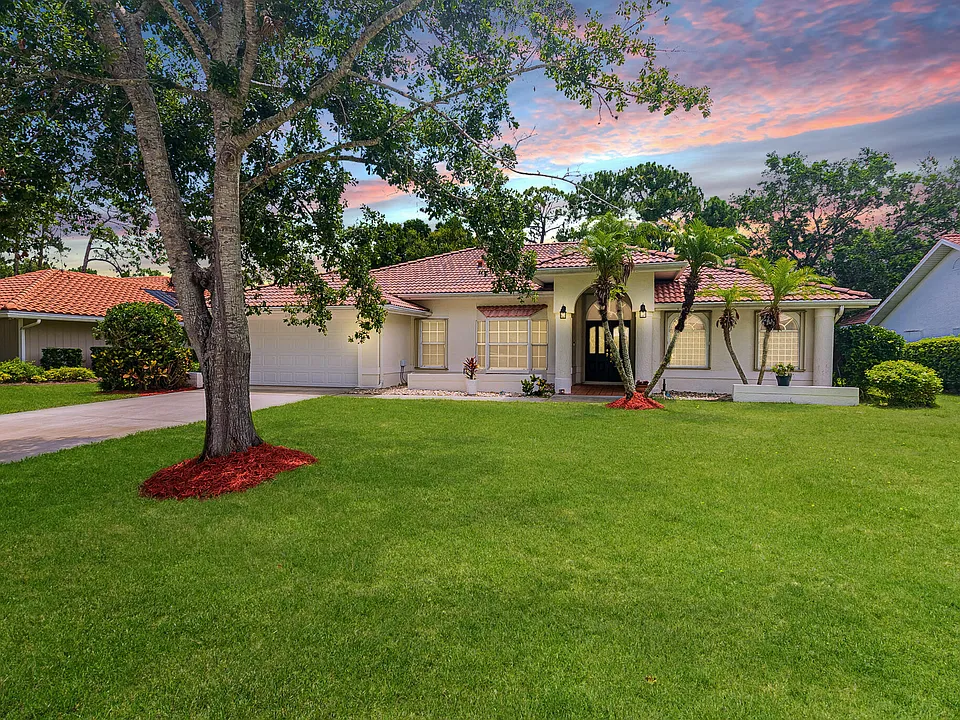 1193 SW Live Oak Cv