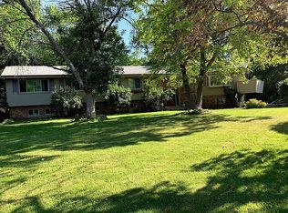 704 Sunset Dr, Mahomet, IL