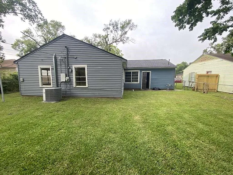 5715 Belmark St — Photo 16