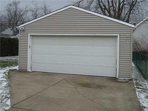 4th image of 4943 Chapman Pkwy