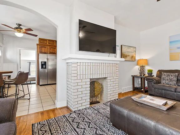 2nd image of 3801 El Campo Ave