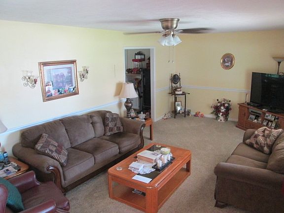 2nd image of 40 Hillcrest Dr N