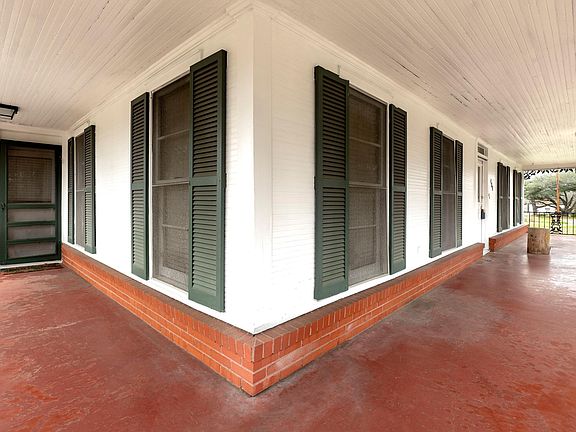 4th image of 409 N Main St