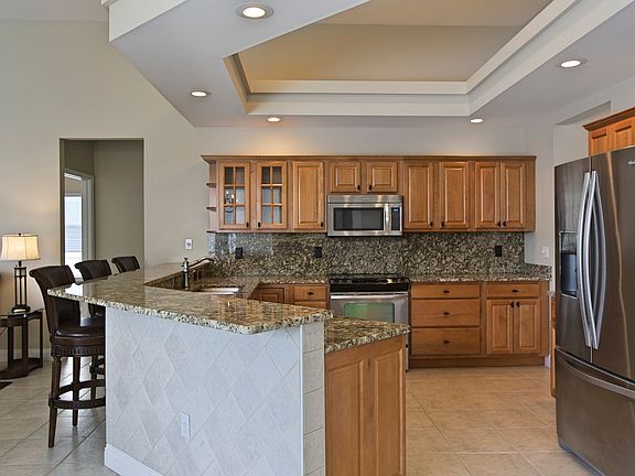 5th image of 926 Emerald Bay Dr