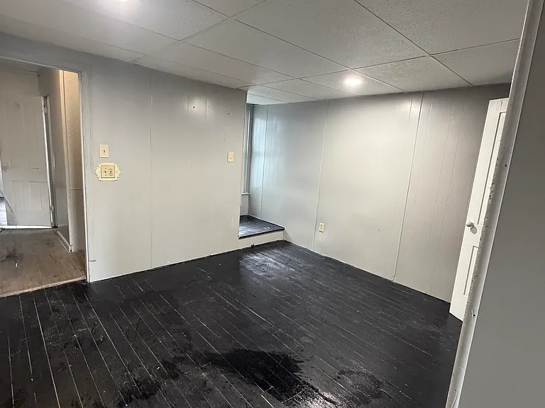 1219 W Walnut St — Photo 17