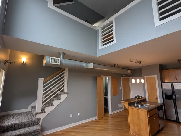 319 SE Douglas St APT 202, Lees Summit, MO 64063