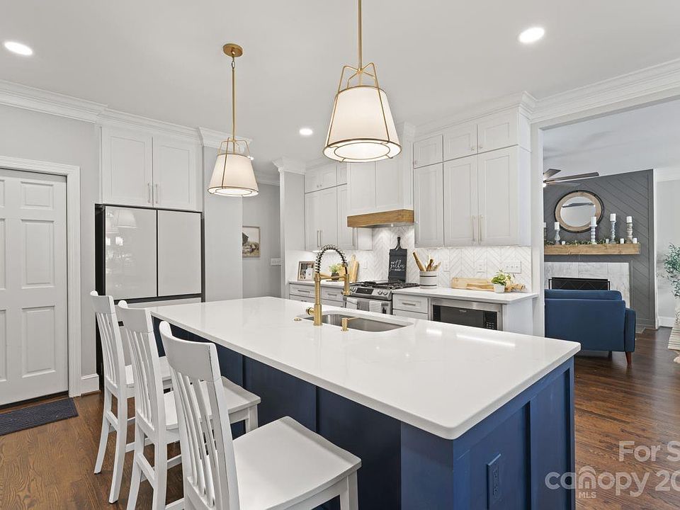 1st image of 228 Bentley Oaks Ln