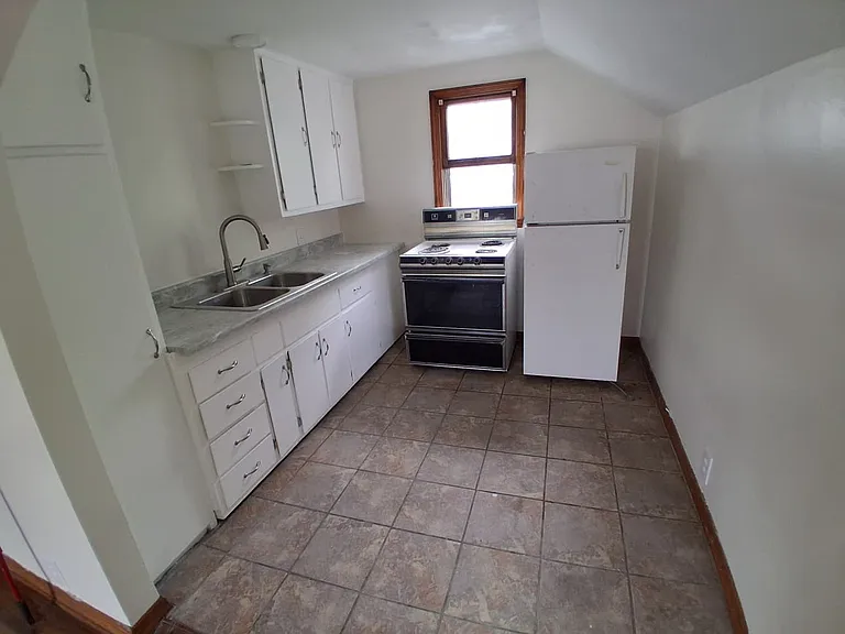 823 W 6th St #601-1/2 — Photo 9