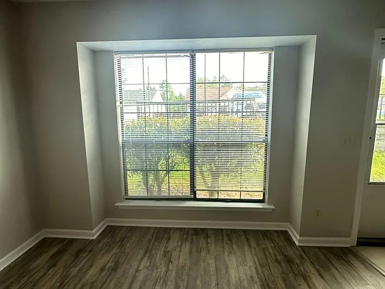 228 Edith Way — Photo 5