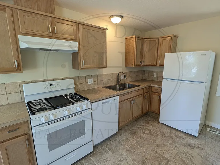 625 SW Dennis Ave — Photo 7
