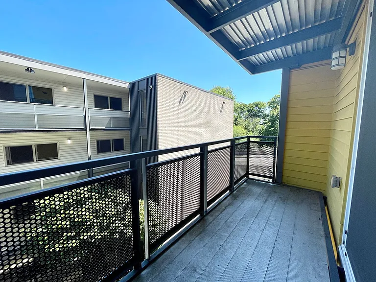Bayview West Apartments — Photo 14