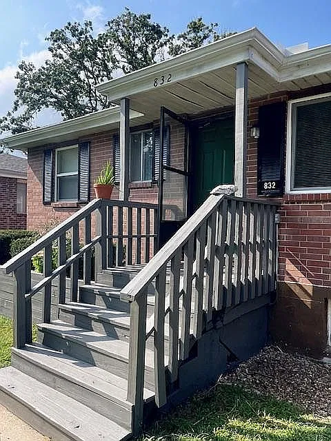 2 bed, 725 sqft, $995 — Photo 2