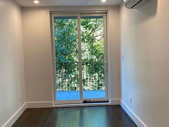 4th image of 495 Saint Johns Pl #3I