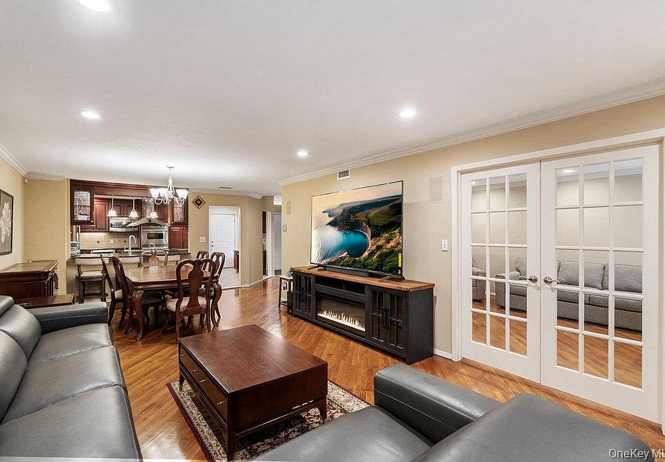 1st image of 109 Foxwood Drive