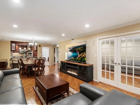 109 Foxwood Drive, Jericho, NY 11753