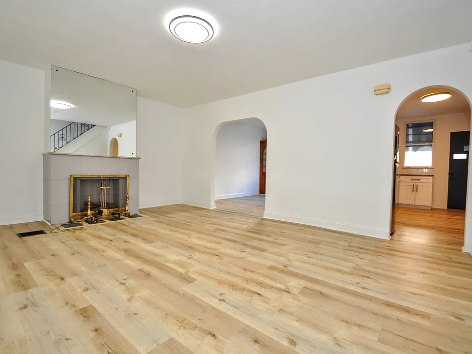 317 Reifert St