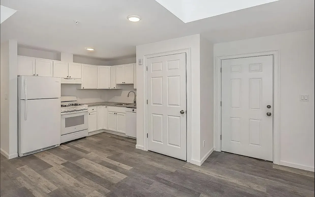 2 bed, 1000 sqft, $3,050 — Photo 3