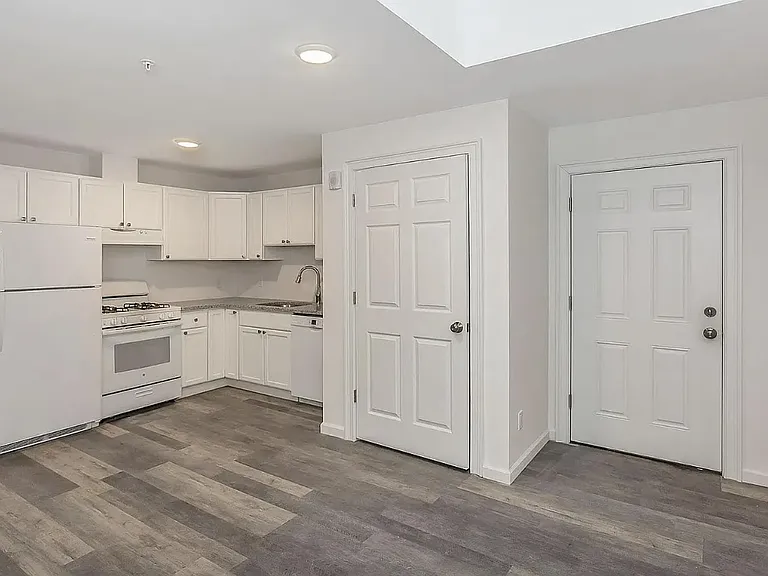 43-53 Mineola Ave #3 — Photo 1