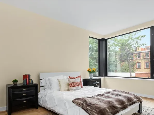 74 Adelphi St #2B, Brooklyn, NY 11205