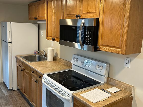 4th image of 165 Chestnut St APT 2