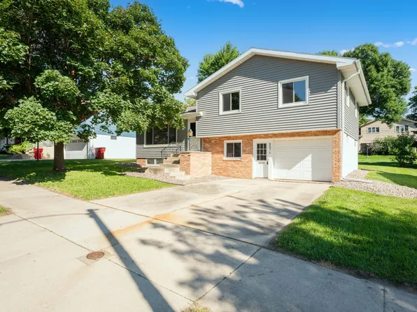 807 26th St NW, Rochester, MN 55901